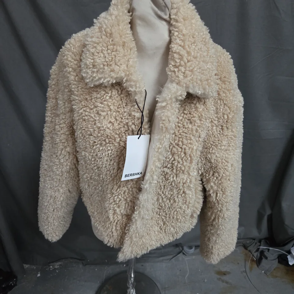 BERSHKA TEDDY JACKET IN IN LIGHT BEIGE SIZE S