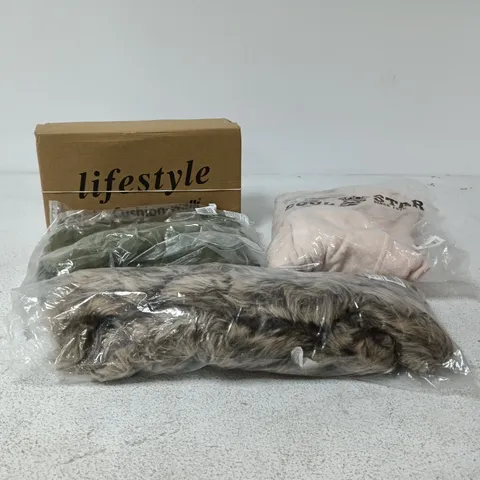 BOX OF APPROXIMATELY 20 ASSORTED ITEMS TO INCLUDE CUSHION WALK FOOTWEAR, SOUL STAR CLOTHING ETC