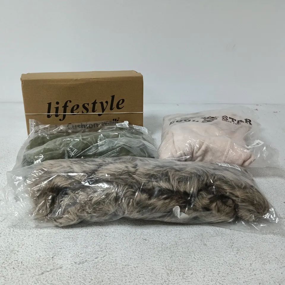 BOX OF APPROXIMATELY 20 ASSORTED ITEMS TO INCLUDE CUSHION WALK FOOTWEAR, SOUL STAR CLOTHING ETC