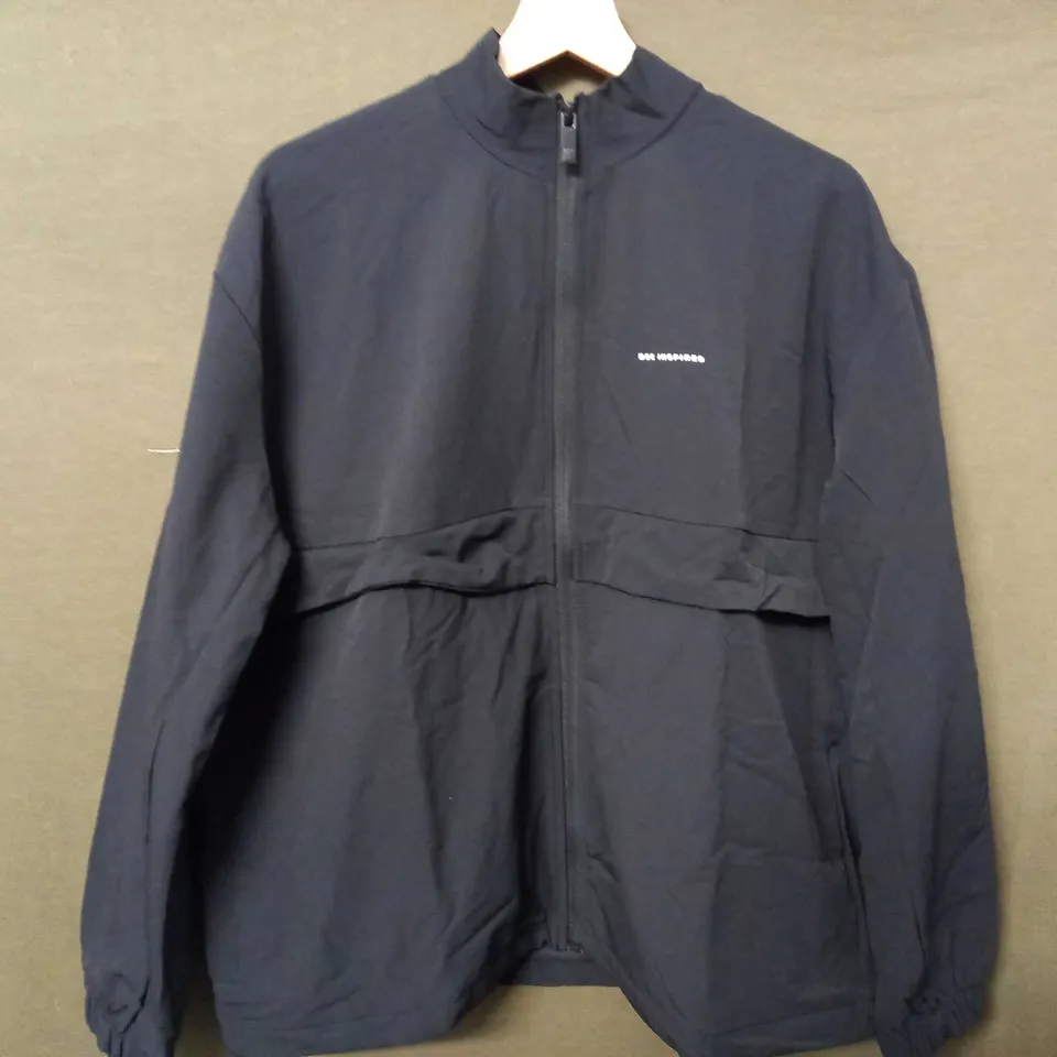 BEE INSPIRED RAMOS FUNNEL NECK JACKET IN BLACK - SMALL
