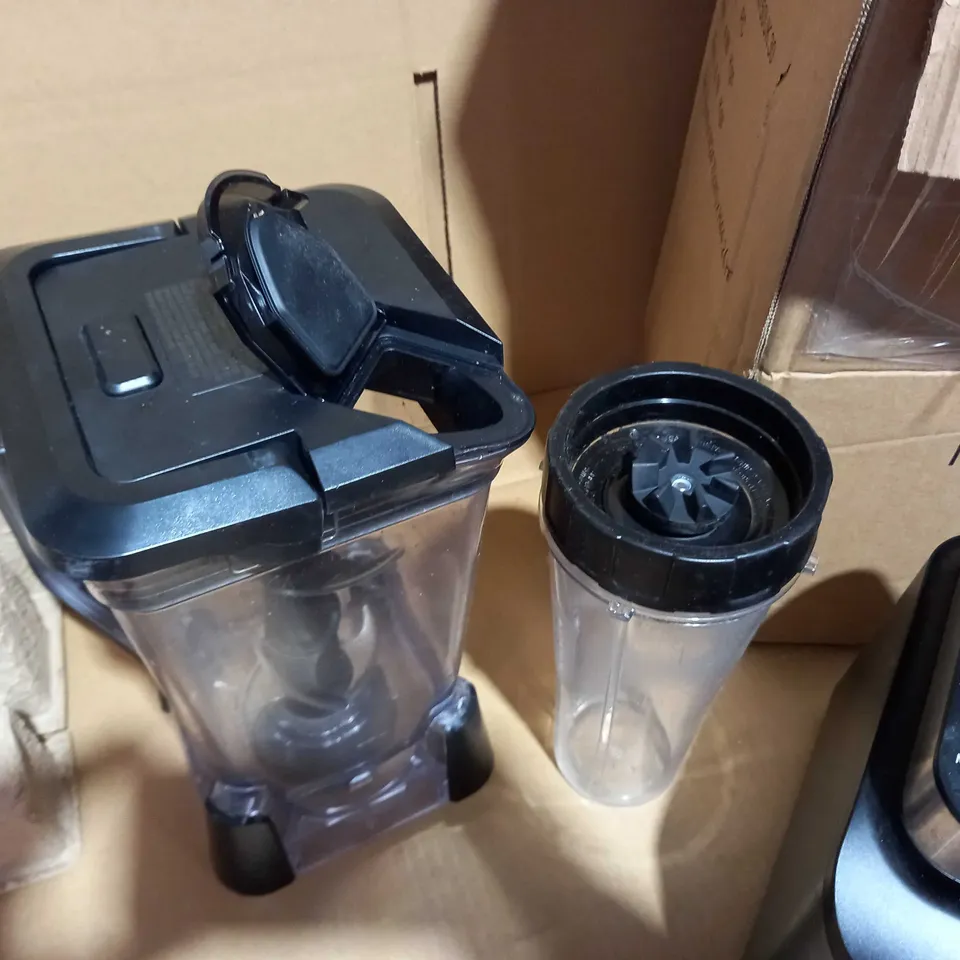 NINJA SMOOTHIE BLENDER