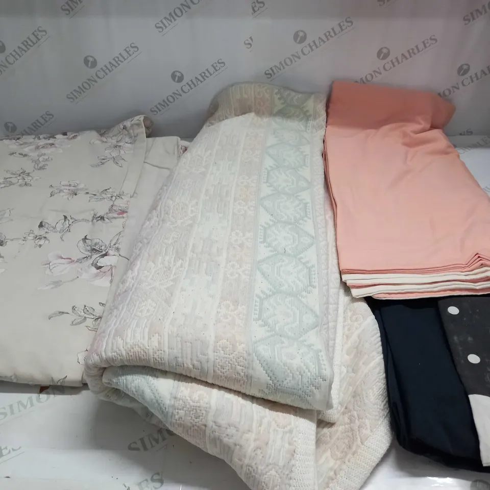 BOX OF BEDDING OF VARIOUS STYLES AND SIZES