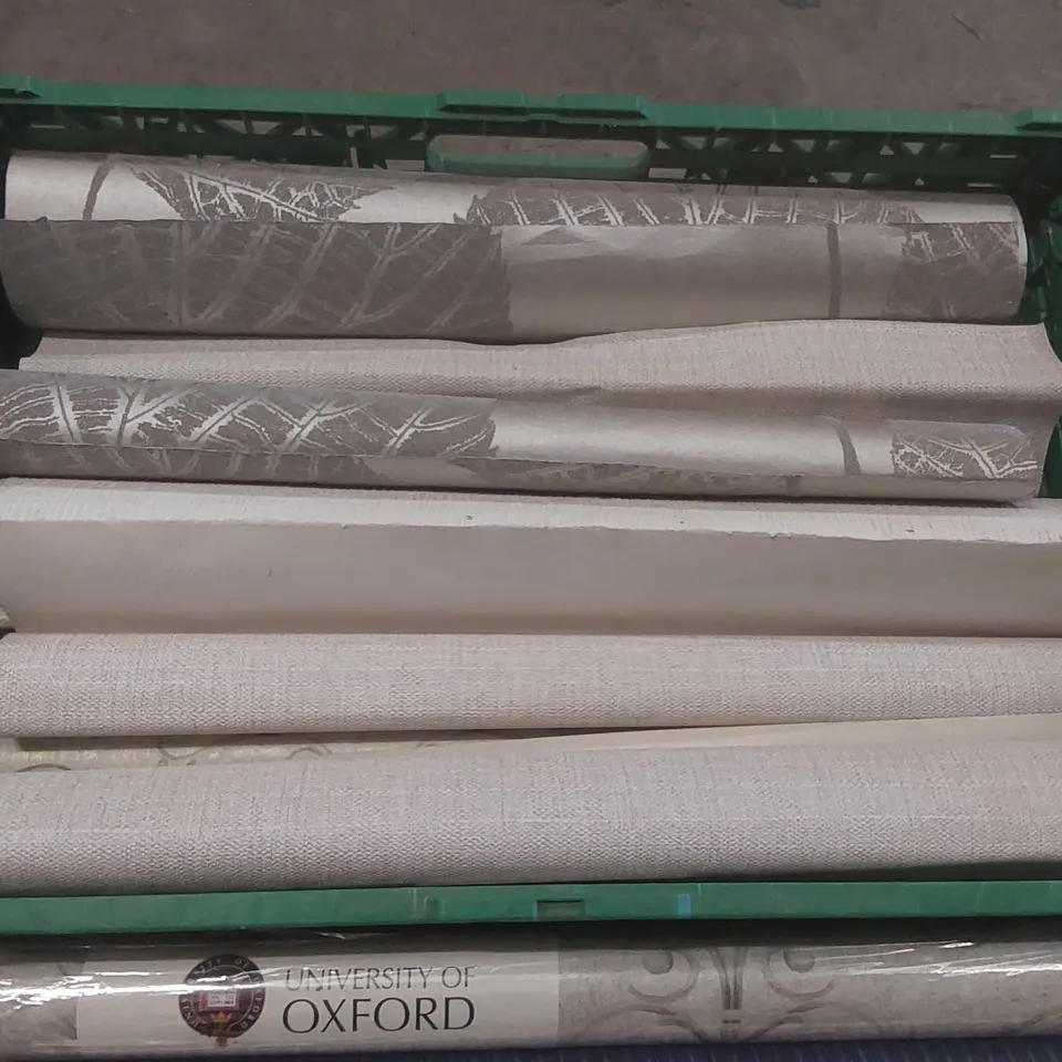 LOT CONTAINING APPROXIMATELY 15x ASSORTED WALLPAPER ROLLS