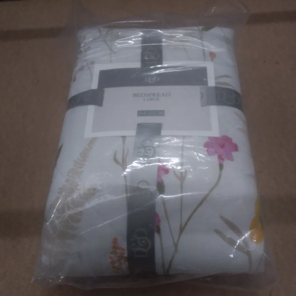 BAGGED MAE POLYESTER FLORAL BEDSPREAD, LARGE 195 X 230cm