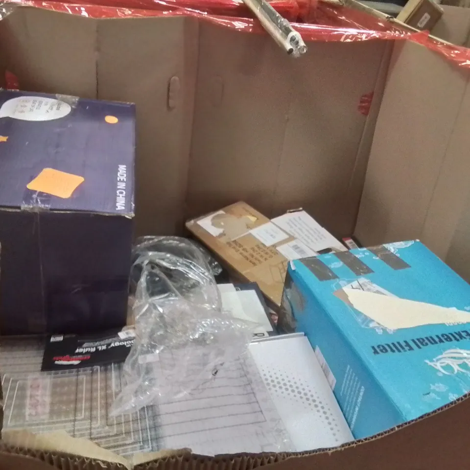 PALLET OF ASSORTED HOUSEHOLD GOODS AND PRODUCTS TO INCLUDE;BAKING SHEET SET,STORAGE BOX,PICTURE FRAME 