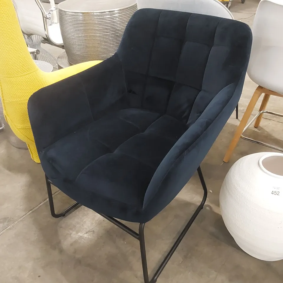 DESIGNER NAVY VELVET UPHOLSTERED ACCENT CHAIR 