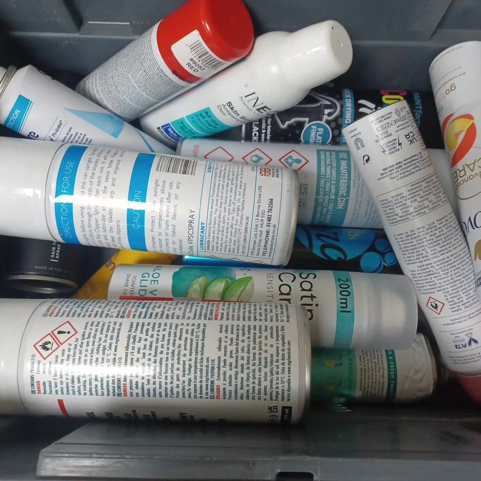 APPROXIMATELY 10 ASSORTED AEROSOLS TO INCLUDE SPRAY ADHESIVE, COLOUR IT PAINT, PET CLIPPER SPRAY, ETC - COLLECTION ONLY