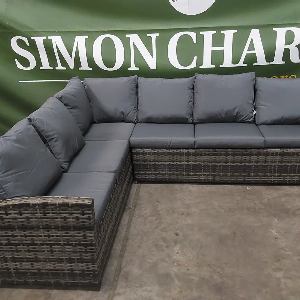 BRAND NEW BOXED NEVADA GARDEN AND PATIO RATTAN SOFA SET (3 BOXES) RRP £995