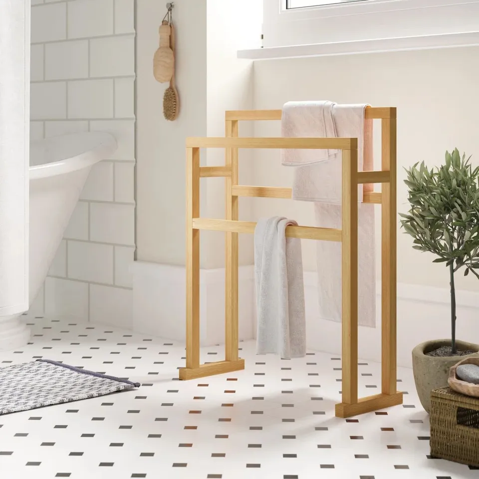 BOXED BELINDA WOOD 4 FREESTANDING TOWEL STAND
