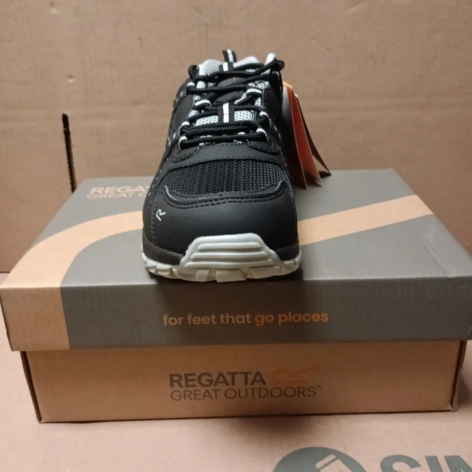 REGATTA VENDEAVOUR JNR KIDS' WATERPROOF SHOES – BLACK/LIGHT STEEL, UK 5