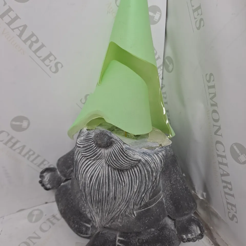 MY GARDEN STORIES SOLAR LED YOGA GNOME - GREEN