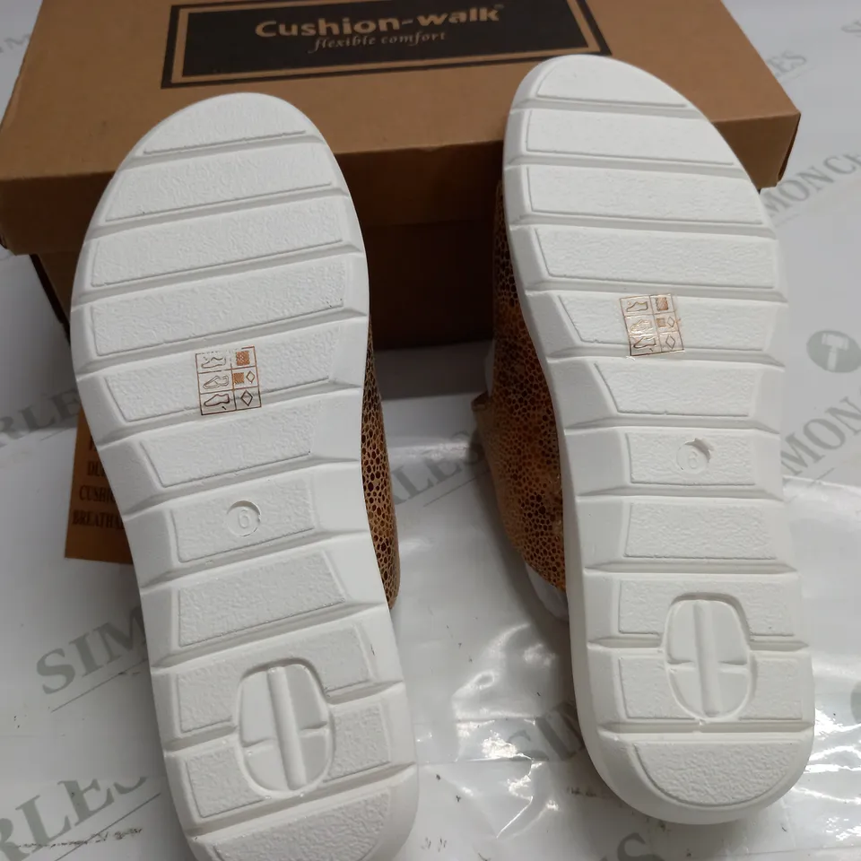 BOXED CUSHION WALK GOLD STRAPPY SANDALS - 6