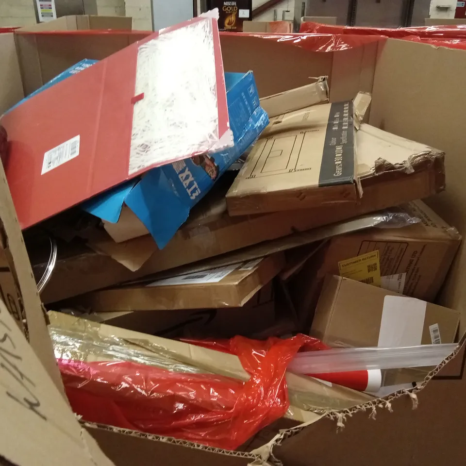 PALLET OF ASSORTED HOUSEHOLD GOODS AND PRODUCTS TO INCLUDE;AREA RUG,GRILL,PHONE ACCESSORIES