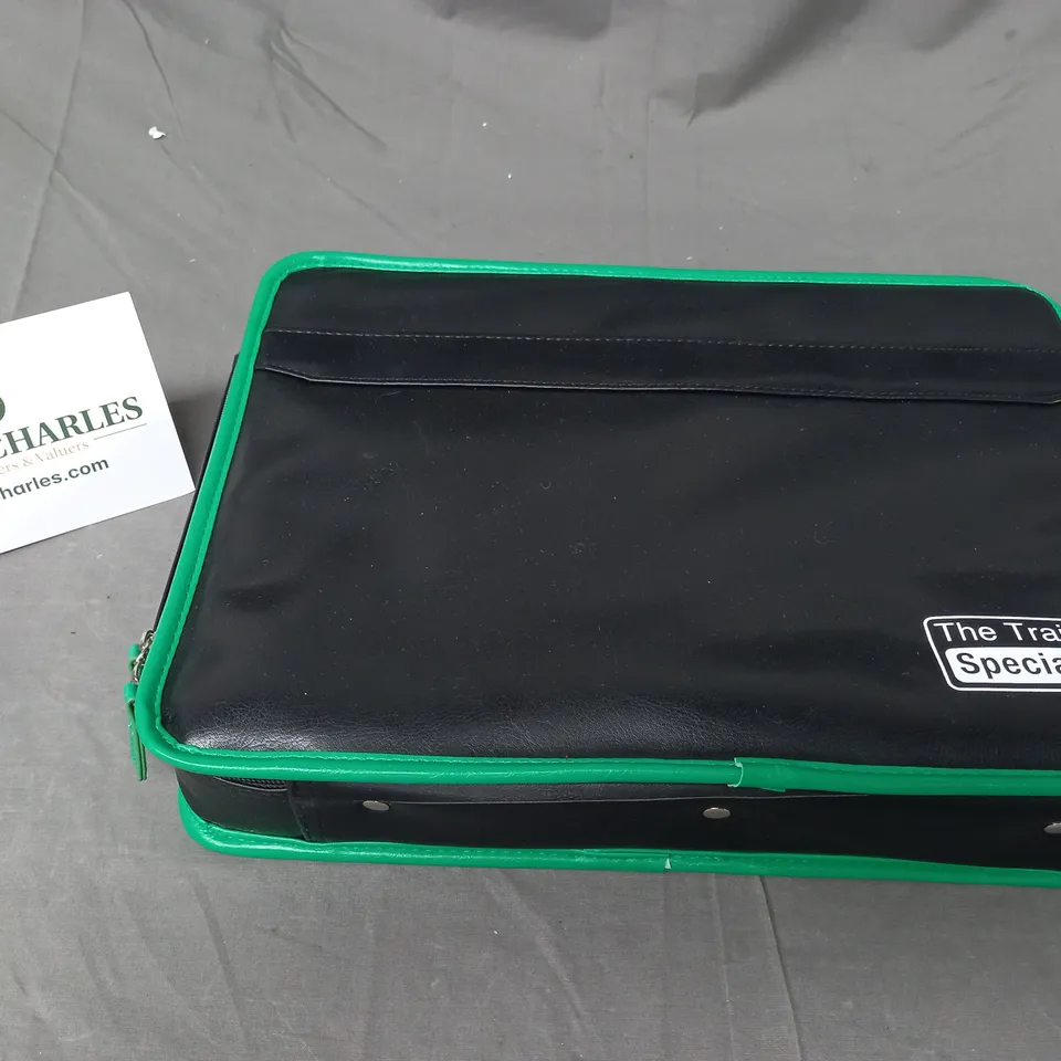 THE TRAINING SPECIALISTS BRIEFCASE IN BLACK/GREEN