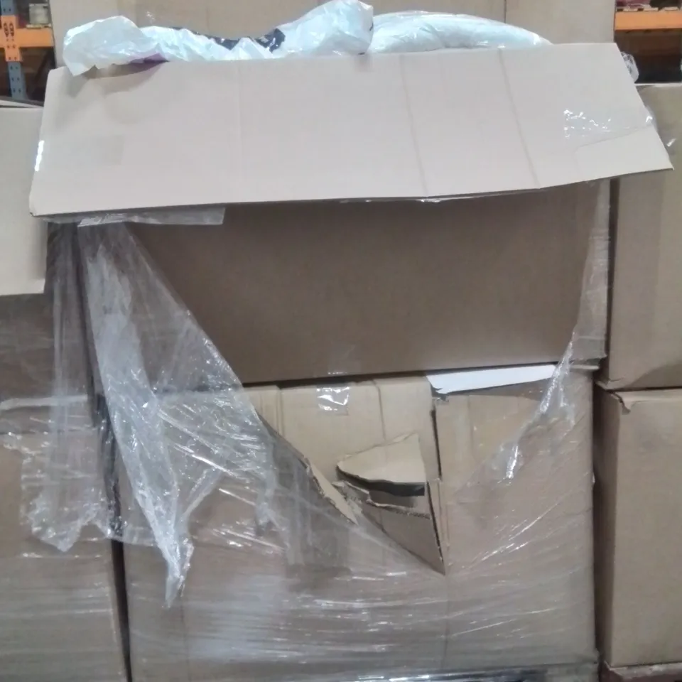 PALLET CONTAINING A LARGE QUANTITY OF BEDDING PRODUCTS TO INCLUDE:DUVETS,PILLOWS 