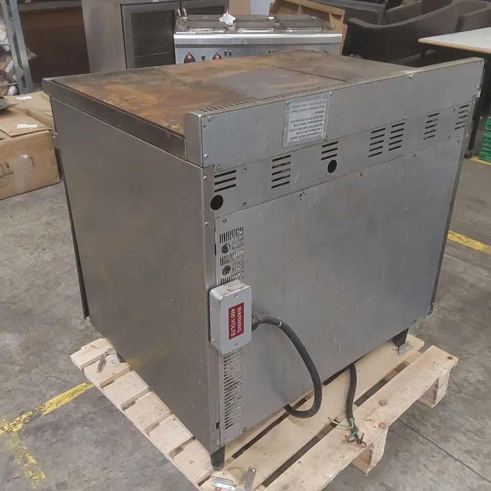 MOORWOOD VULCAN 3-PLATE ELECTRIC RANGE OVEN