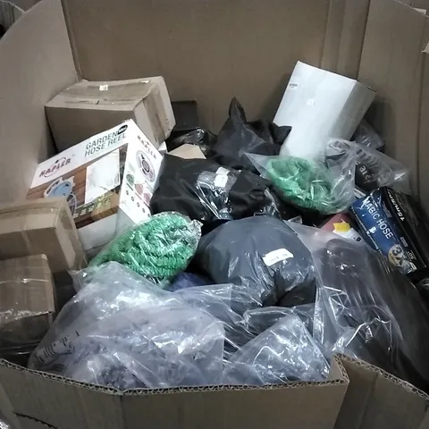 PALLET CONTAINING LARGE QUANTITIES OF HOSES