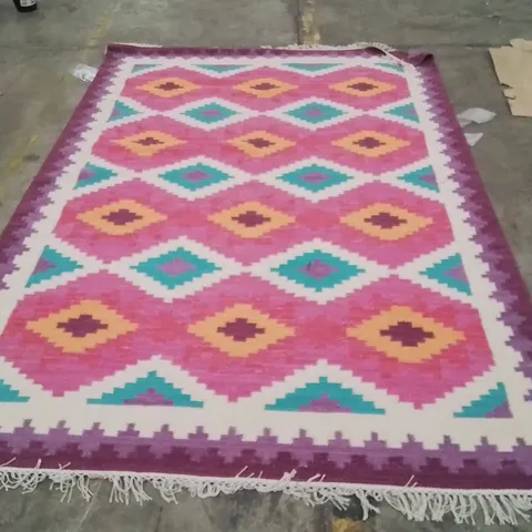 QUALITY DESIGNER AREA RUG - APPROXIMATELY 250X160CM