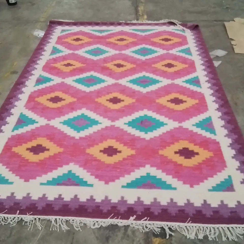 QUALITY DESIGNER AREA RUG - APPROXIMATELY 250X160CM