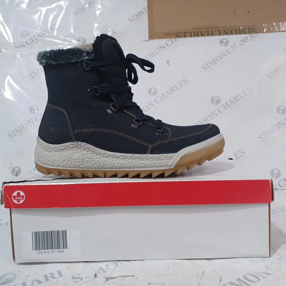 BOXED PAIR OF RIEKER WARM HIKING BOOTS IN NAVY - 6.5
