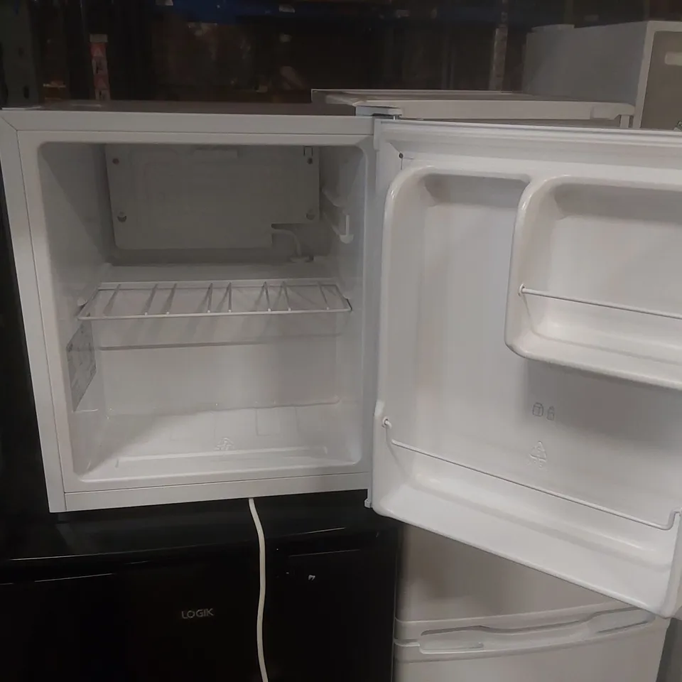 LOGIK LTT40W23 MINI FRIDGE - WHITE