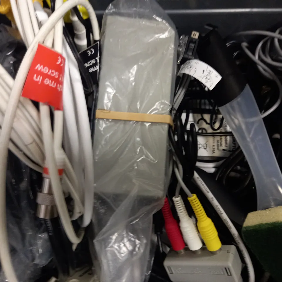 APPROXIMATELY 10 ASSORTED HOUSEHOLD ITEMS TO INCLUDE DISH MATIC, KNITTING YARN, ETC