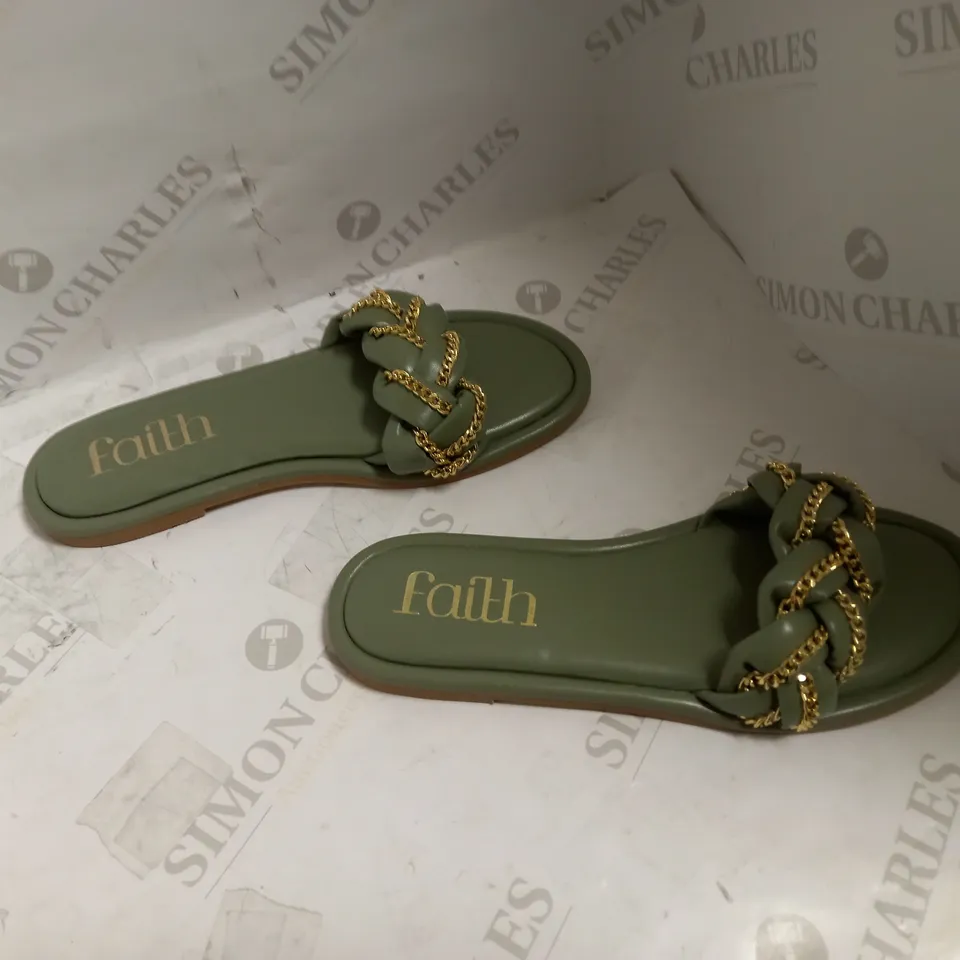 GREEN/GOLD FAITH SLIPERS - SIZE 40