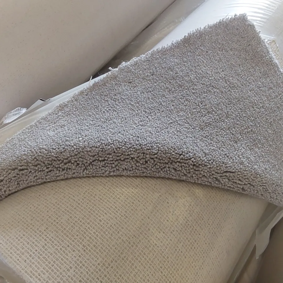 ROLL OF QUALITY TUDOR TWIST REGAL HERON CARPET - APPROXIMATELY 4.2 x 5m