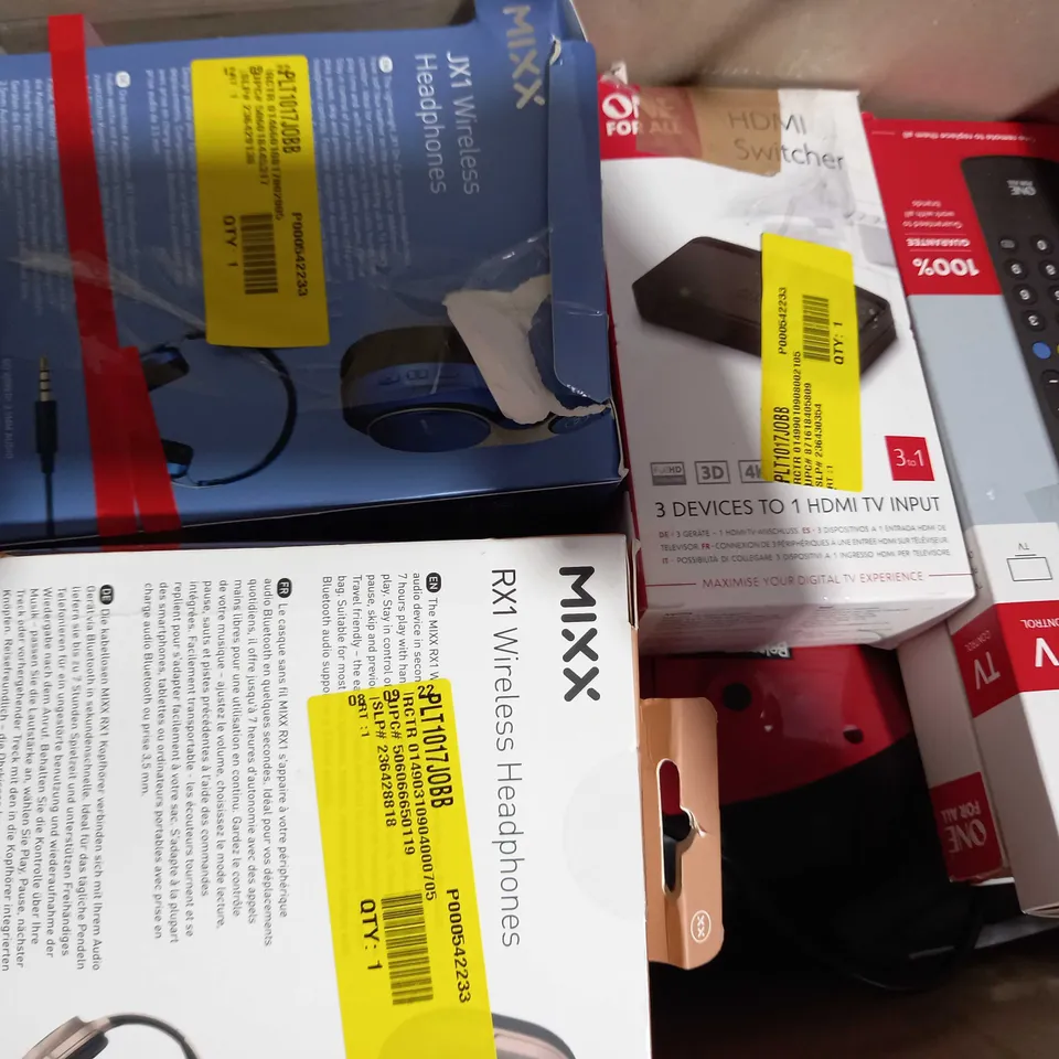LOT OF APPROXIMATELY 10 ASSORTED HOUSEHOLD ITEMS TO INCLUDE MIXX C10 3-PORT POWER BANK, BLACKWEB USB-C AND USB-A WITH QC3.0, ONE FOR ALL TV SIGNAL BOOSTER/SPLITTER, ETC