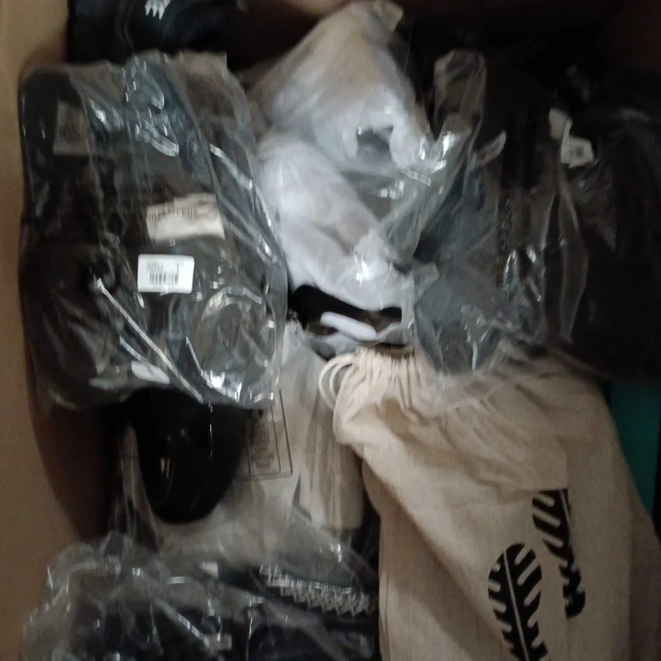 APPROXIMATELY 15 PAIRS OF ASSORTED SHOES TO INCLUDE - BOOTS - SLIPPERS - TRAINERS ETC