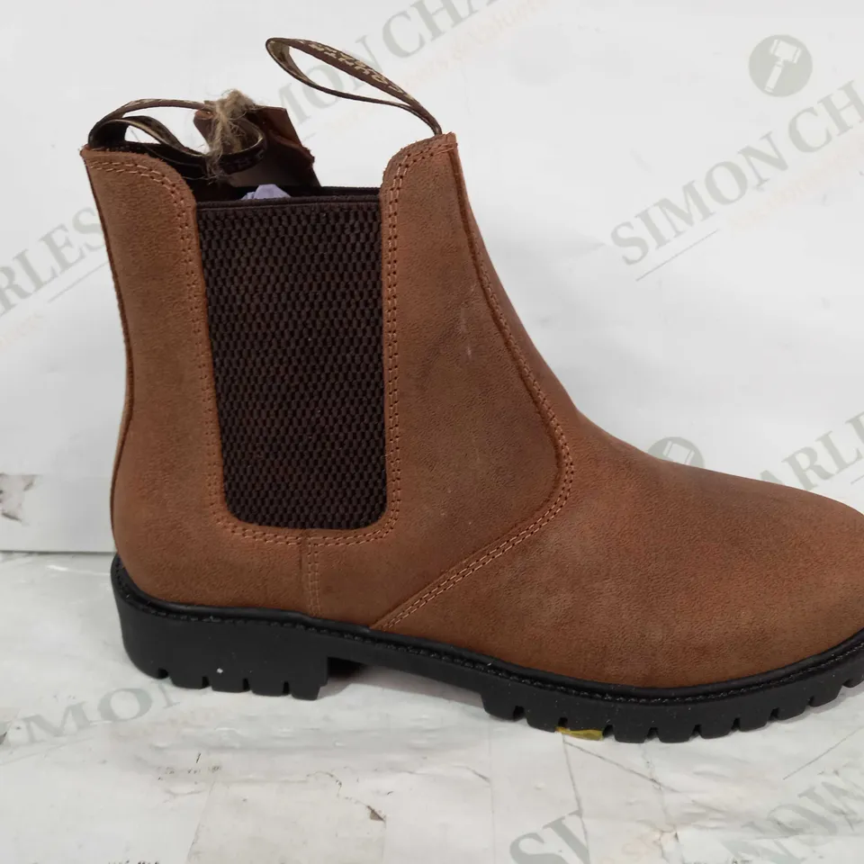 BOXED PAIR OF THE COUNTRY FOOTWEAR LEATHER ANKLE BOOTS IN BROWN UK SIZE 5
