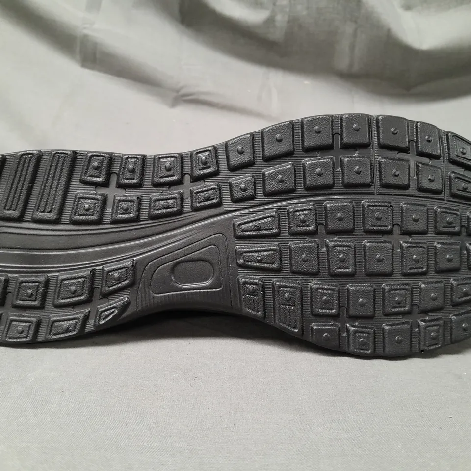 BOXED PAIR OF FASHION SAFETY SHOES IN BLACK SIZE 9