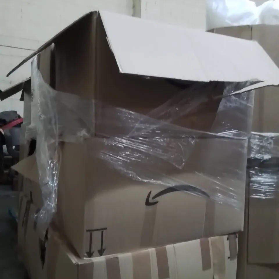 PALLET CONTAINING A LARGE QUANTITY OF PHONE CASES,SCREEN PROTECTORS 