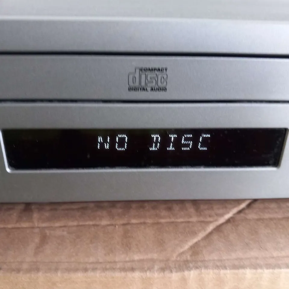 CAMBRIDGE AUDIO AXC25 LUNAR GREY CD PLAYER