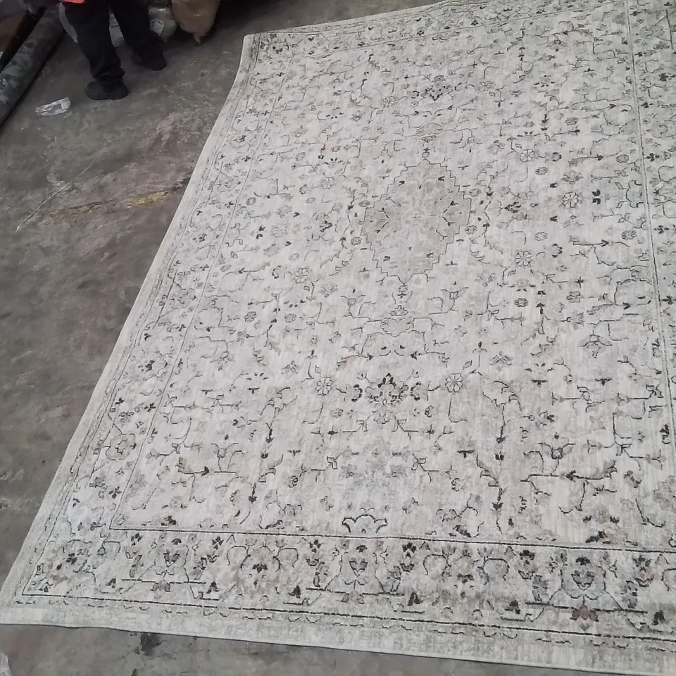 QUALITY DESIGNER AREA RUG - APPROXIMATELY 337x237cm