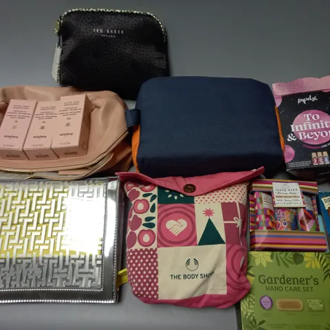 LOT OF 9 ASSORTED HEALTH AND BEAUTY SETS TO INCLUDE TED BAKER, BODY SHOP AND IMPULSE