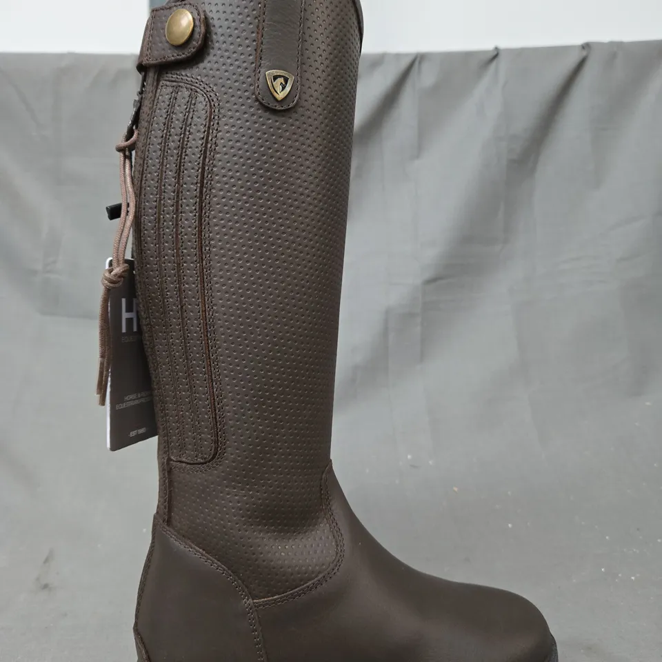 BOXED PAIR OF HY EQUESTRIAN CHILDREN'S RIDING BOOTS IN BROWN SIZE 12