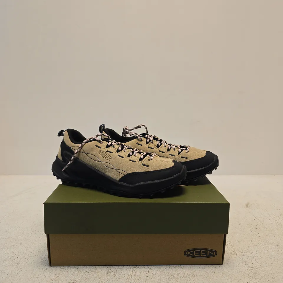 KEEN SAFARI/GIGGLE PINK WOMEN'S SHOES – UK 6 (US 8.5)