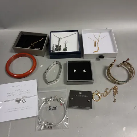 APPROXIMATELY 40 ASSORTED JEWELLERY PRODUCTS TO INCLUDE NECKLACES, BRACELETS, WATCHES ETC