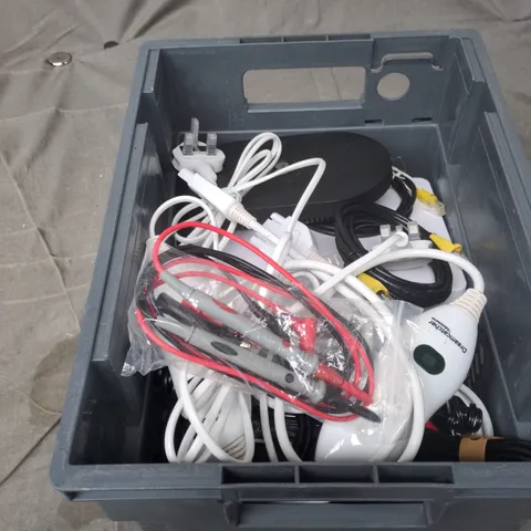 TOTE OF APPROXIMATELY 12 ASSORTED ITEMS TO INCLUDE: SKY BROADBAND ROUTER 