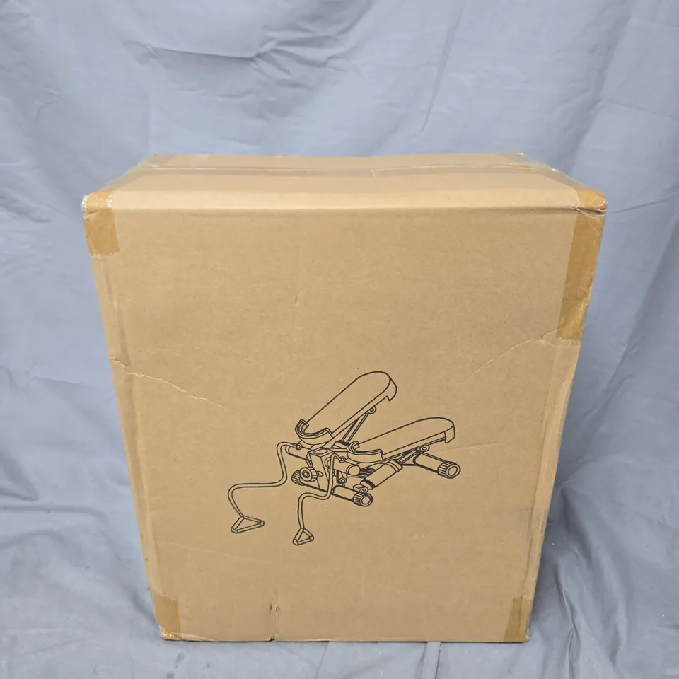 BOXED FITNESS STEPPER IN WHITE