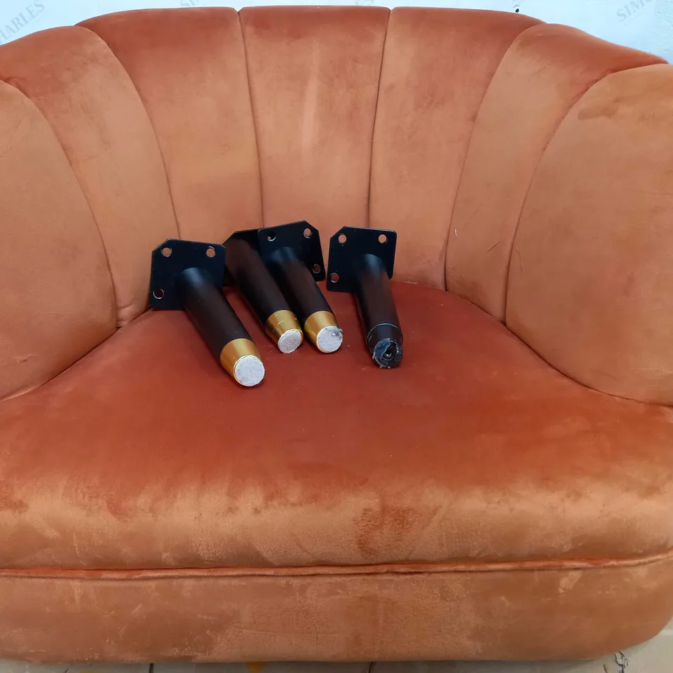 MY HOME STORIES VELVET ARMCHAIR