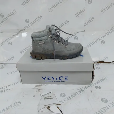 BOXED SKECHERS GREY SYNERGY WARM TECH BOOT- SIZE 4