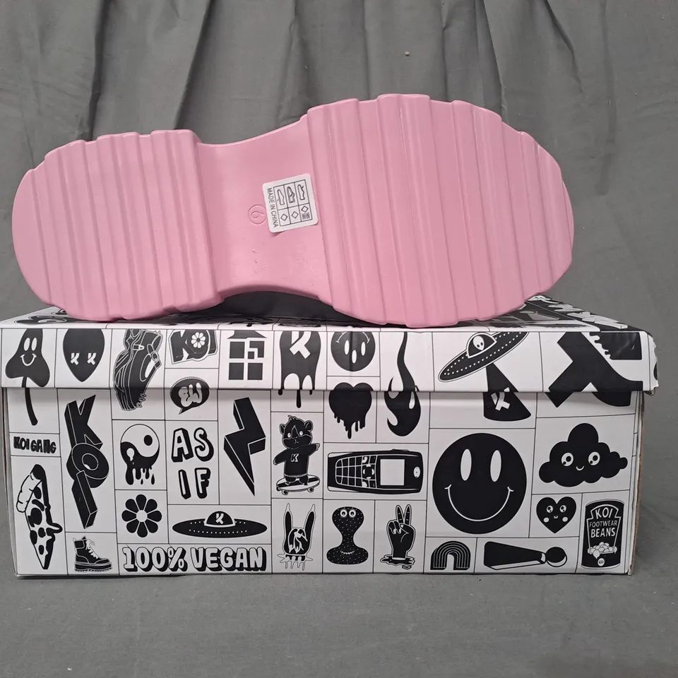 BOXED PAIR OF KOI VEGAN FATED LOVE SILVER/PINK CHUNKY SANDALS UK SIZE 6
