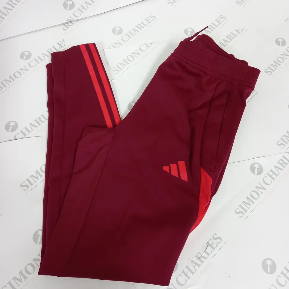 MANCHESTER UNITED TRAINING PANTS - MAROON - SMALL