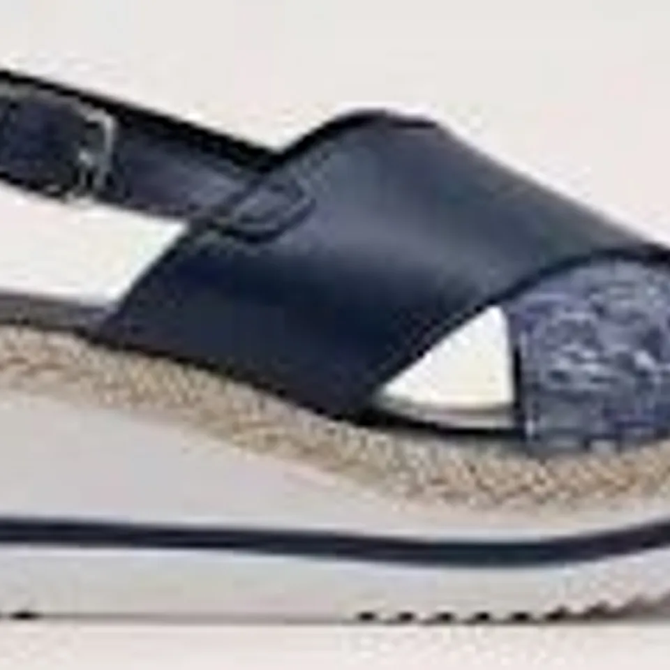 BOXED PAIR OF WOMENS ADESSO OPEN TOE SANDALS IN BLUE - SIZE 39
