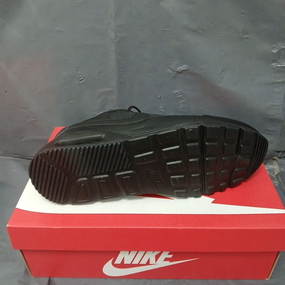 BOXED PAIR OF NIKE AIR MAX SC TRAINERS IN BLACK - 11