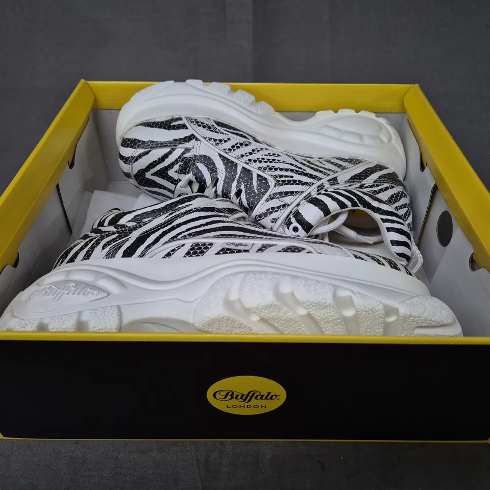 BRAND NEW BOXED PAIR OF BUFFALO LONDON CHUNKY PLATFORM SHOES IN BLACK/WHITE ZEBRA STRIPE PATTERN UK SIZE 5.5