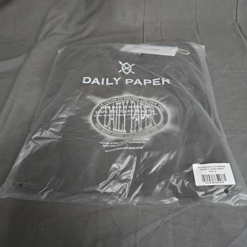 BAGGED DAILY PAPER GLOW SWEATER IN CHIMERA GREEN SIZE M