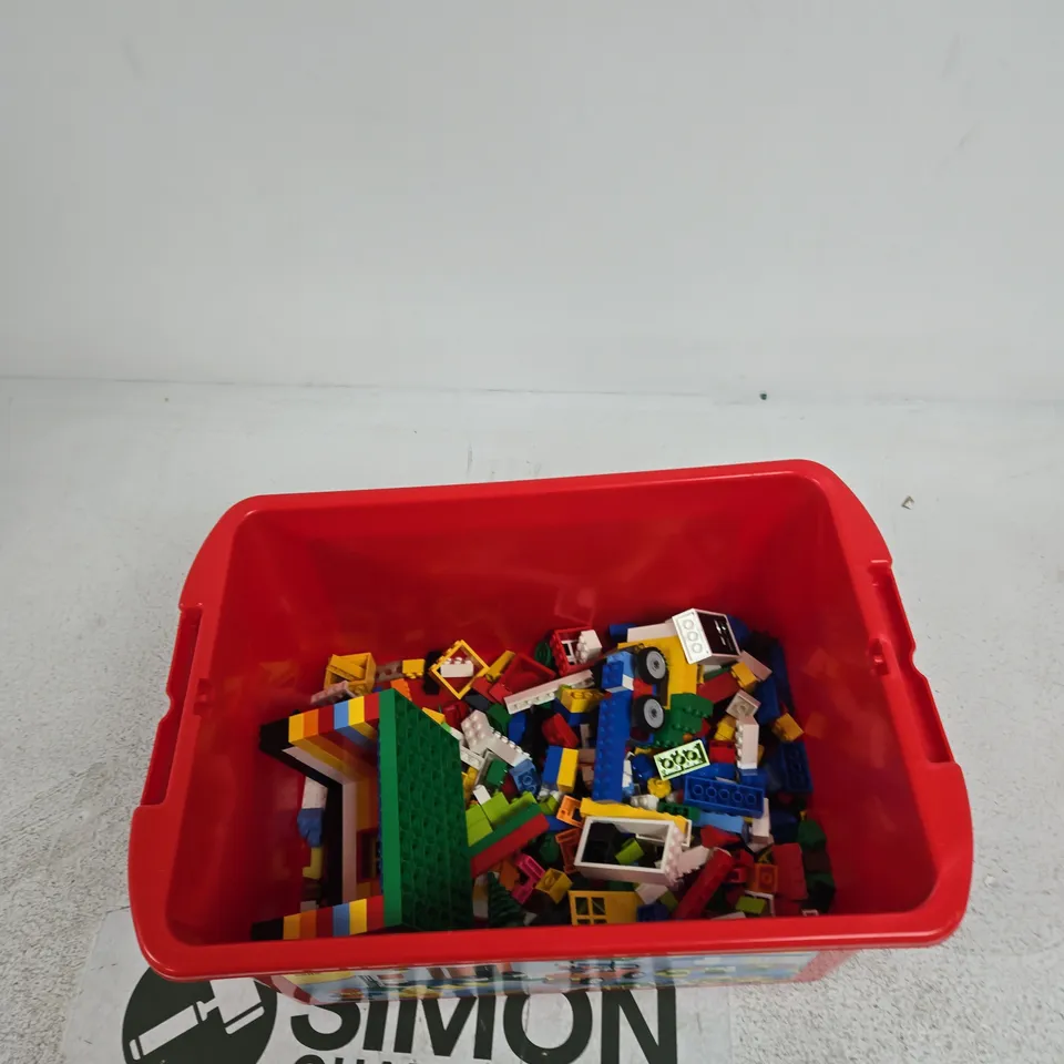LEGO BRICKS IN RED TUB – ASSORTED COLOURS (AGE 4+)